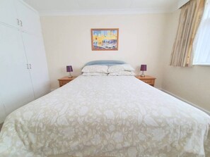 Apartment | 2 bedrooms, iron/ironing board, free WiFi, bed sheets