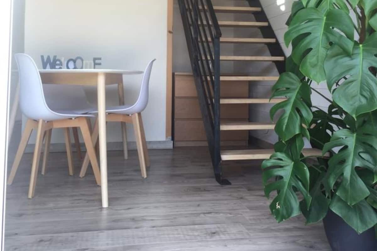 Nhà Duplex dành cho gia đình, 2 phòng ngủ, không hút thuốc, hiên | Khu phòng khách | TV LED 120-cm có truyền hình vệ tinh, TV, máy chơi game