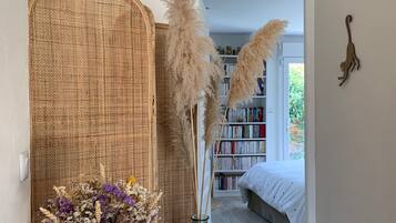 Familie maisonnette, 2 slaapkamers, niet-roken, terras | Woonruimte | Ledtelevisie, een videogameconsole, een tafeltennistafel en speelgoed