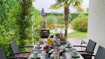 Petit déjeuner préparé à la commande compris tous les jours