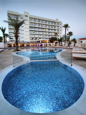 Pool - Bohemian Gardens Hotel (Paralimni)