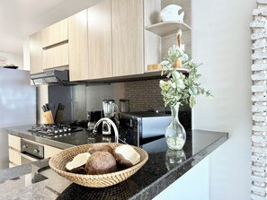 Refrigerador, microondas, horno, placa de cocina