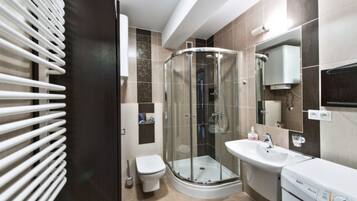 Apartment (A4) | Bilik Mandi | Pengering rambut, tuala disediakan