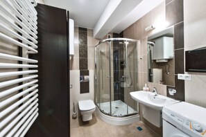 Appartement (A4) | Salle de bain | Séchoir à cheveux, serviettes fournies