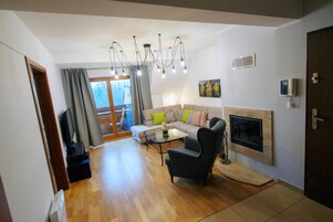 Apartment (A4) | Living area | TV