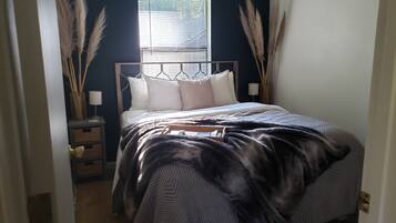 2 bedrooms, iron/ironing board, free WiFi, bed sheets