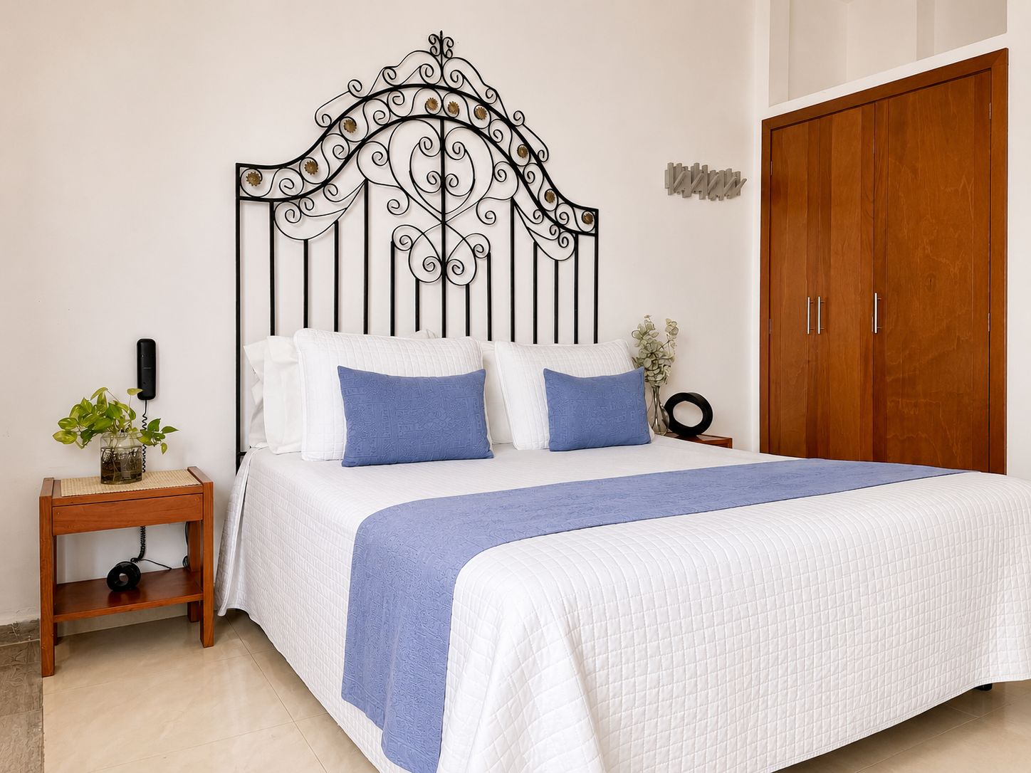 1 bedroom, in-room safe, iron/ironing board, WiFi (free)