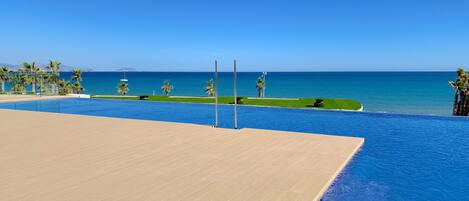 Sisäuima-allas, ulkouima-allas