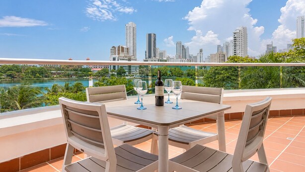 Unclassified image, 1 of 31, button - Charming • Lovely view • Beach • Pool 403 (Cartagena)