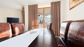 Apartment (9)