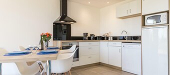 Single-story house with Mont St-Michel bay view, enclosed garden, terrace, pets allowed