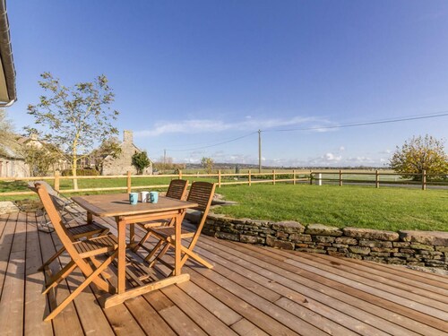 House by the bay with pets allowed and parking in Vains