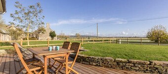 House by the bay with pets allowed and parking in Vains