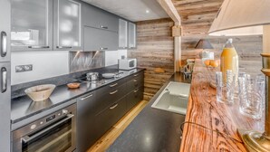 Private kitchen - Renovated 3* apartment - 8 ppl - Chalet style with balcony in Tignes (Tignes)