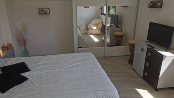 6 Schlafzimmer, BĂŒgeleisen/BĂŒgelbrett, Reisekinderbett, kostenloses WLAN