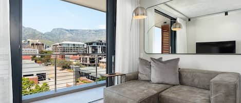 Căn hộ có thiết kế đặc trưng | Quang cảnh ban công