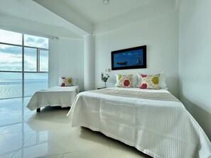 3 bedrooms, in-room safe, iron/ironing board, free WiFi - Ocean view • Wonderful sunsets • Beach • Pool 1206 (Cartagena)