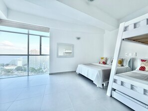 3 chambres, coffre-fort, fer et planche à repasser