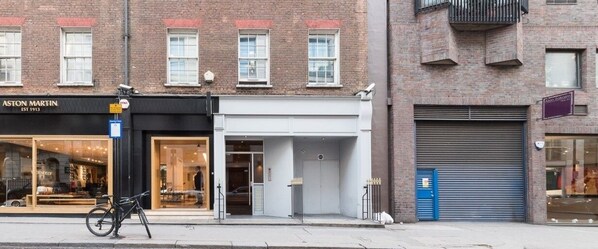 Exterior detail - Two bedroom London apartment rental, Mayfair (London)