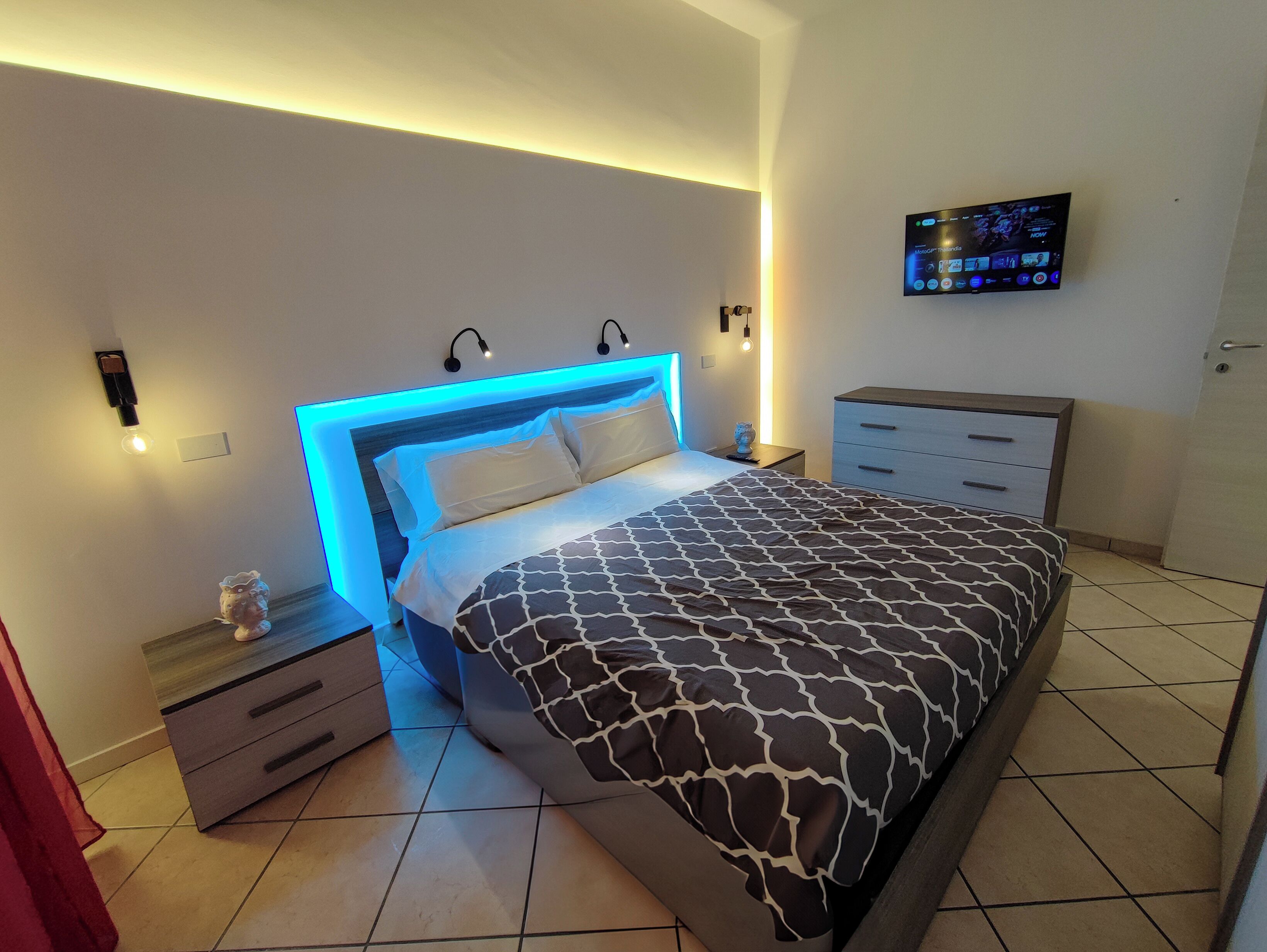 2 chambres, fer et planche à repasser, Wi-Fi, draps fournis