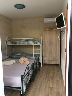 3 bedrooms, iron/ironing board, free WiFi, bed sheets