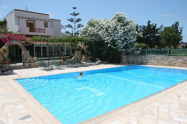 Seasonal outdoor pool, open 8:00 AM to 8:00 PM, pool loungers