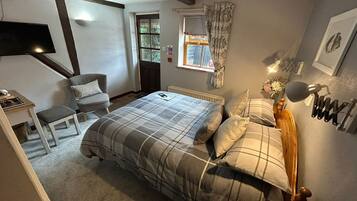 Classic Double Room | Premium bedding, individually decorated, individually furnished, desk