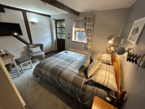 Classic Double Room | Premium bedding, desk, iron/ironing board (on request) - The George & Dragon Country Pub & Hotel (Tadley)