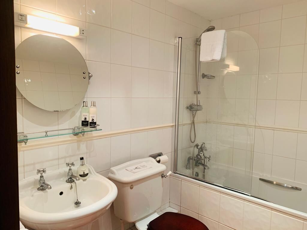 classic double room | bathroom | free toiletries, hair dryer, towels