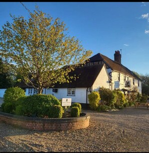 Exterior - The George & Dragon Country Pub & Hotel (Tadley)