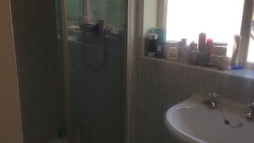 Executive House | Bathroom shower