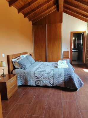 3 Schlafzimmer, Bügeleisen/Bügelbrett, WLAN, Bettwäsche