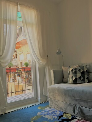 TV - APARTMENT IN THE HEART OF THE CITY CENTER, SKADARLIJA, MOMO 3 (Stari Grad)