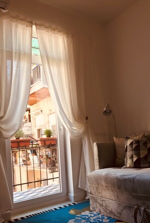 TV - APARTMENT IN THE HEART OF THE CITY CENTER, SKADARLIJA, MOMO 3 (Stari Grad)