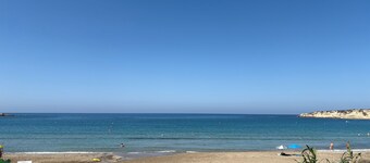 Modern  Beautiful Town House/ Beautiful views. Centre 10 mins walk.   UK TV/WiFi