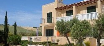 Modern  Beautiful Town House/ Beautiful views. Centre 10 mins walk.   UK TV/WiFi