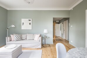 Prestige City Home | Coin séjour | Télévision, jouets