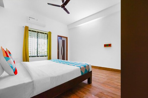 OYO 30201 Spacious 2bhk Near CET