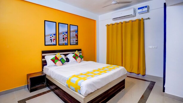 Standard Double Room - OYO 30102 Luxurious (Bhubaneshwar)