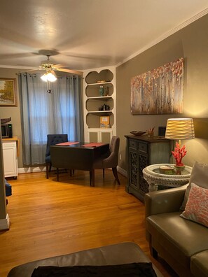 Smart TV, fireplace, DVD player, books