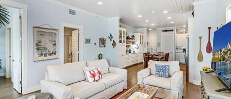 Smart TV, reproductor de DVD, libros, videoteca