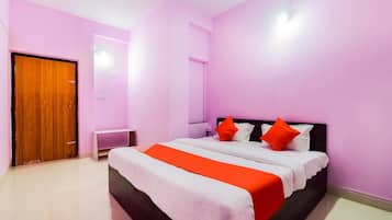 Standard Double Room | 1 bedroom, desk, laptop workspace, bed sheets