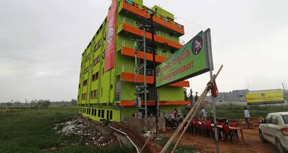 OYO 44227 Hotel Sri Govinda