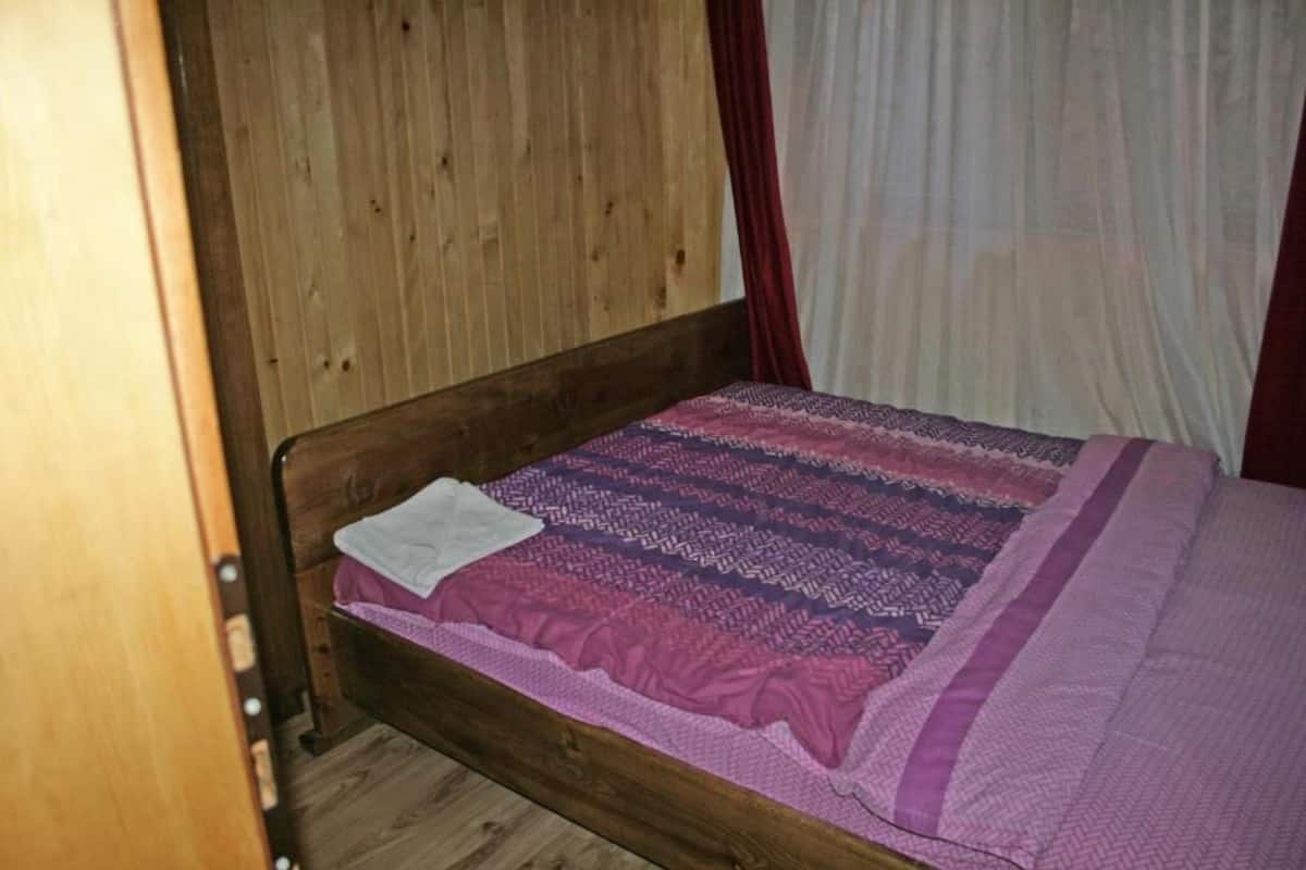 Eenvoudig huis (Neptun) | 2 slaapkamers, een bureau, gratis wifi, beddengoed