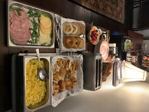 Free daily continental breakfast