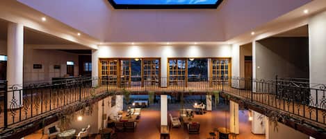 Spécialités Cuisine locale et internationale