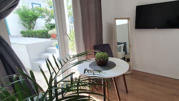 Economy Studio | In-room dining