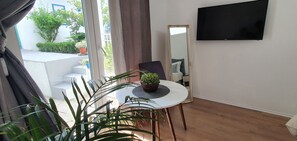 经济开间 | 客房内用餐