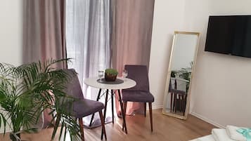 Economy Studio | In-room dining