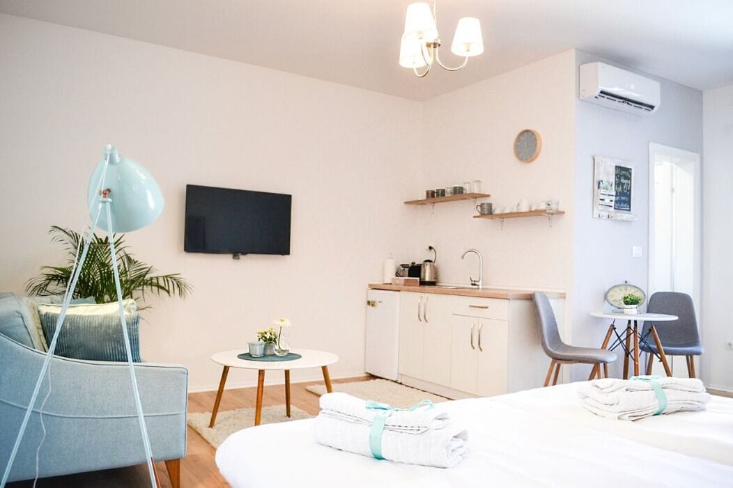 Studio | Cuisine privée | Réfrigérateur, plaque de cuisson, bouilloire électrique, chaise haute